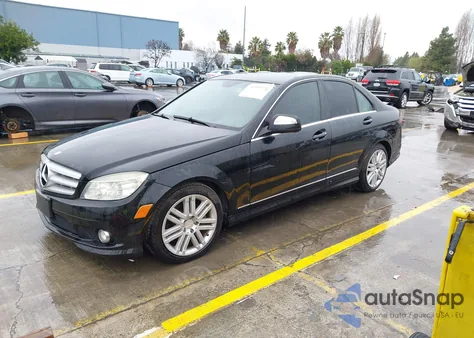 2009 Mercedes-Benz C 300 Luxury/Sport z USA, uszkodzony, nr VIN WDDGF54X19F220023